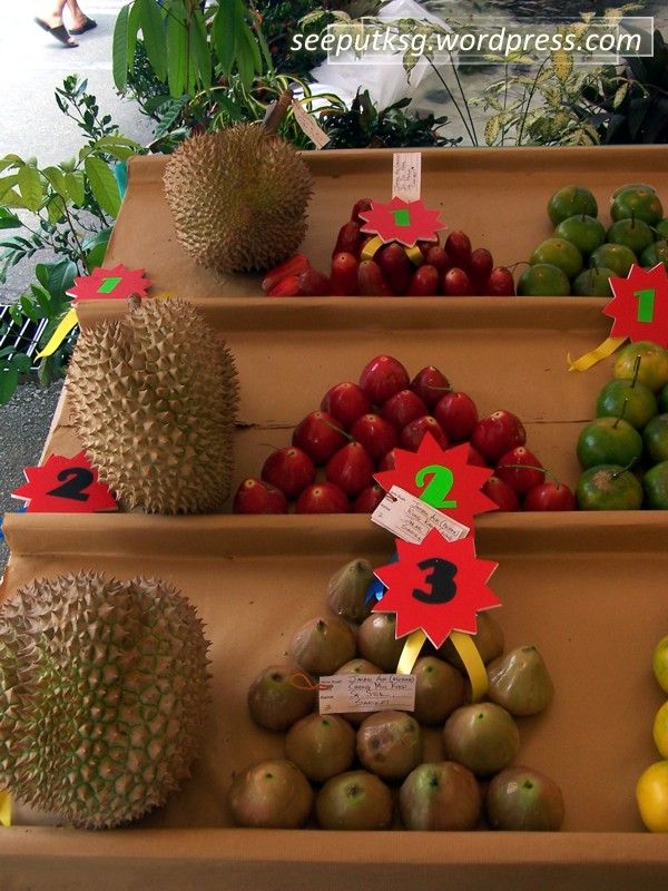 Largest fruit display on Sarikei Pineapple Festival seeput